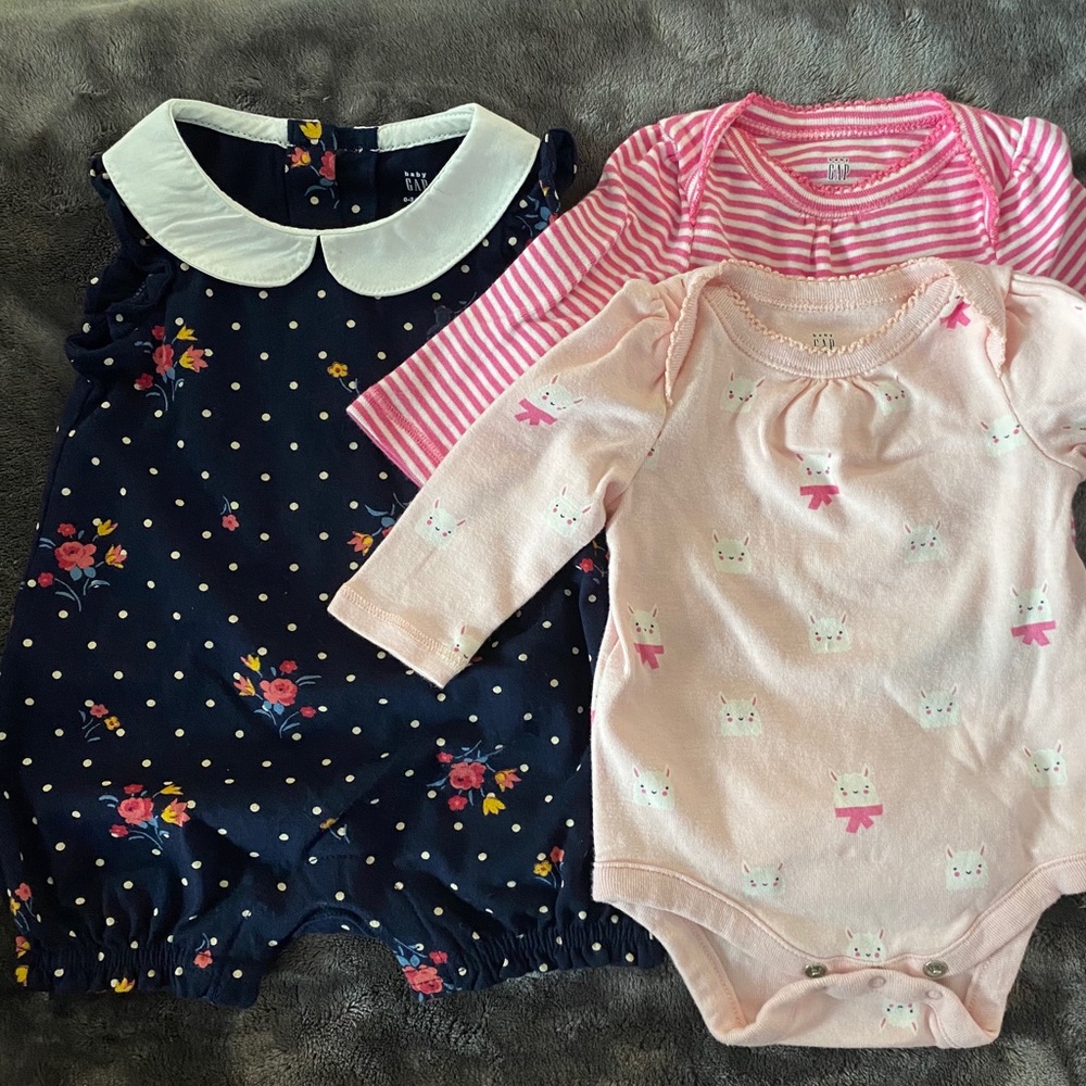 Baby Gap Bundle - Onepiece + Onesies